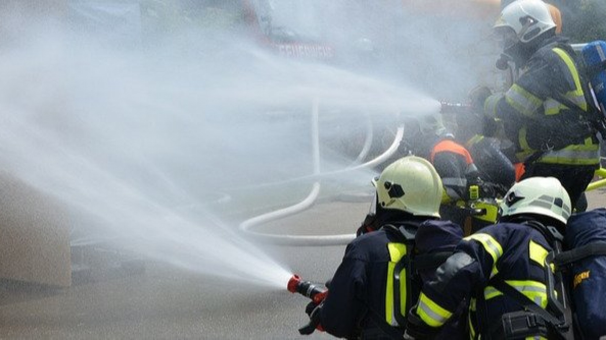 Se incendió un colectivo en la Ruta 7 y el chofer se salvó de milagro